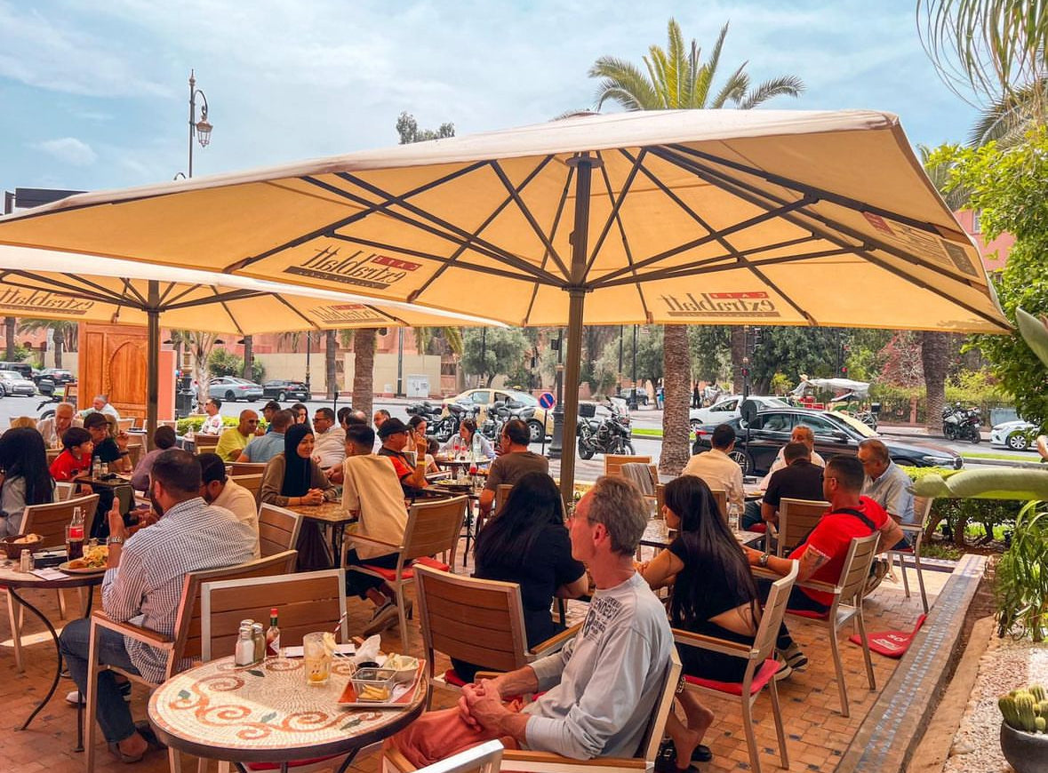 Café Extrablatt – Ambiente Cosmopolita en el Corazón de Marrakech