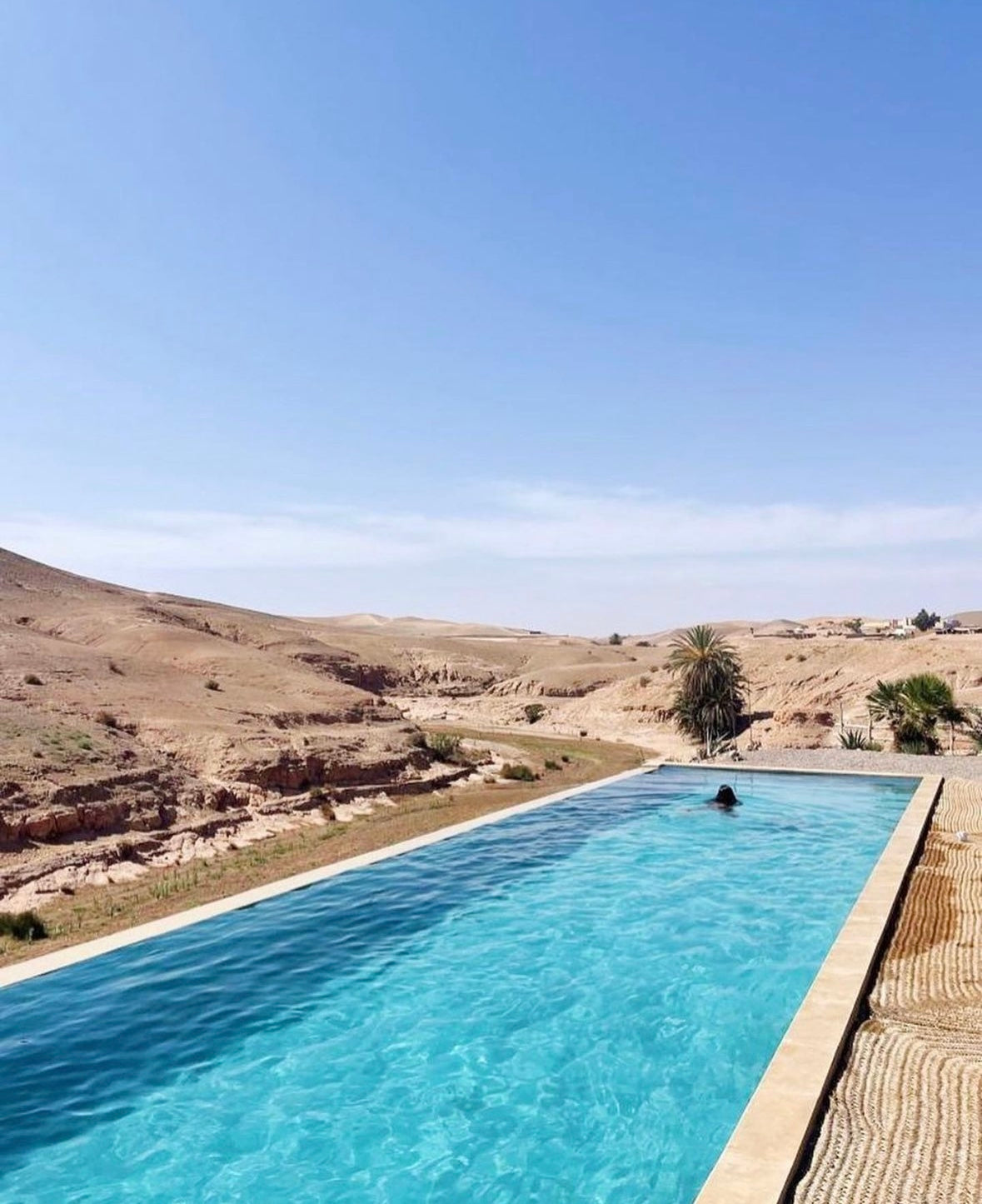 Escapada Auténtica en el Corazón del Desierto de Agafay – Estancia Única con Media Pensión