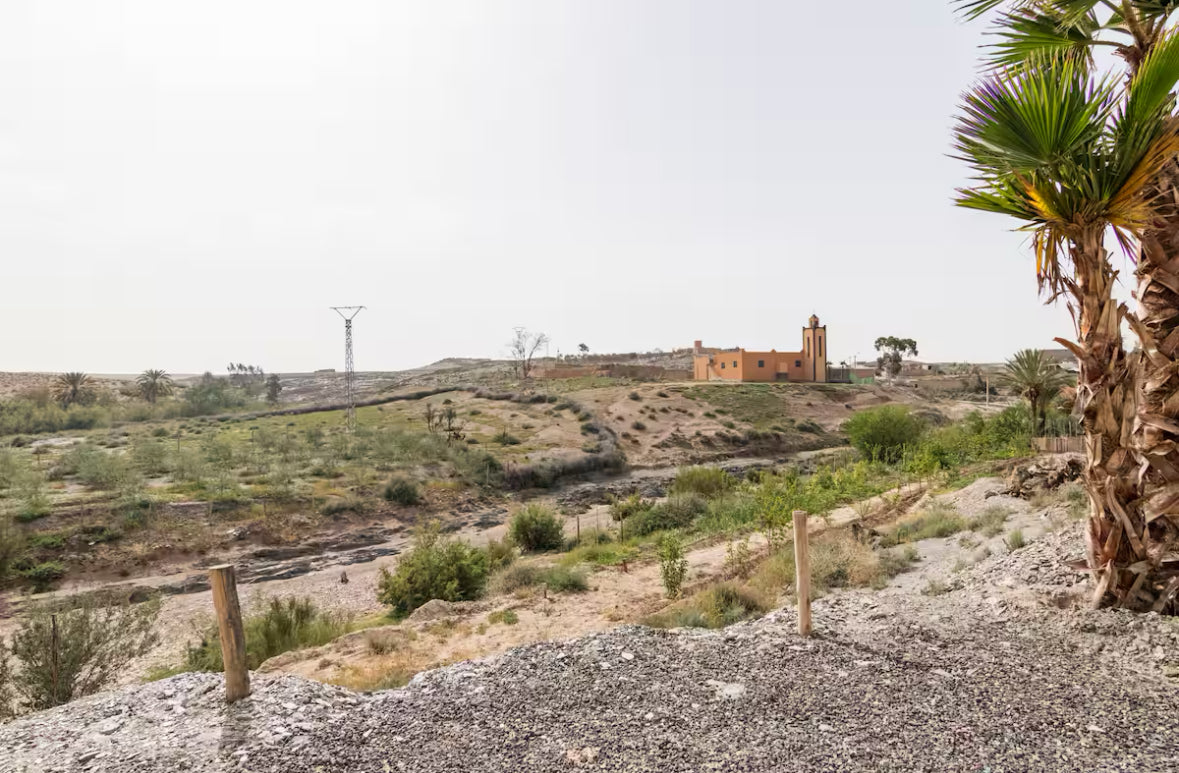 Escapada Auténtica en el Corazón del Desierto de Agafay – Estancia Única con Media Pensión